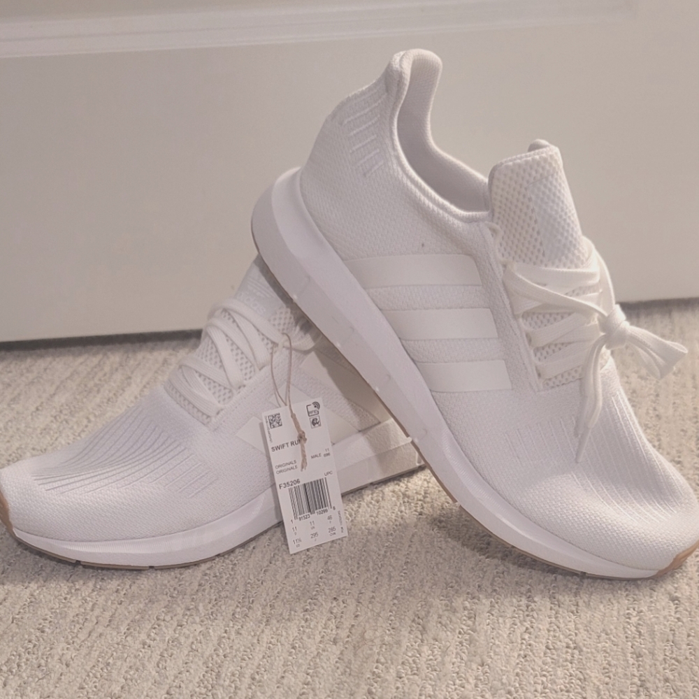 NEW Adidas Swift Run